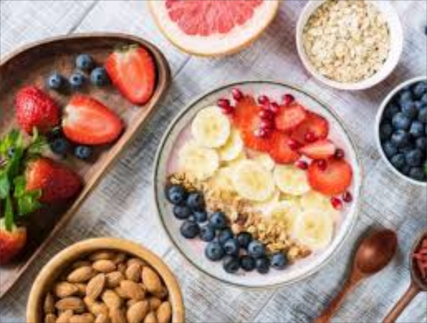  La longevidad empieza con desayunos de Zonas Azules: simples, con fibra y plantas (frijoles/avena/arroz). No hay cereales azucarados ni panceta